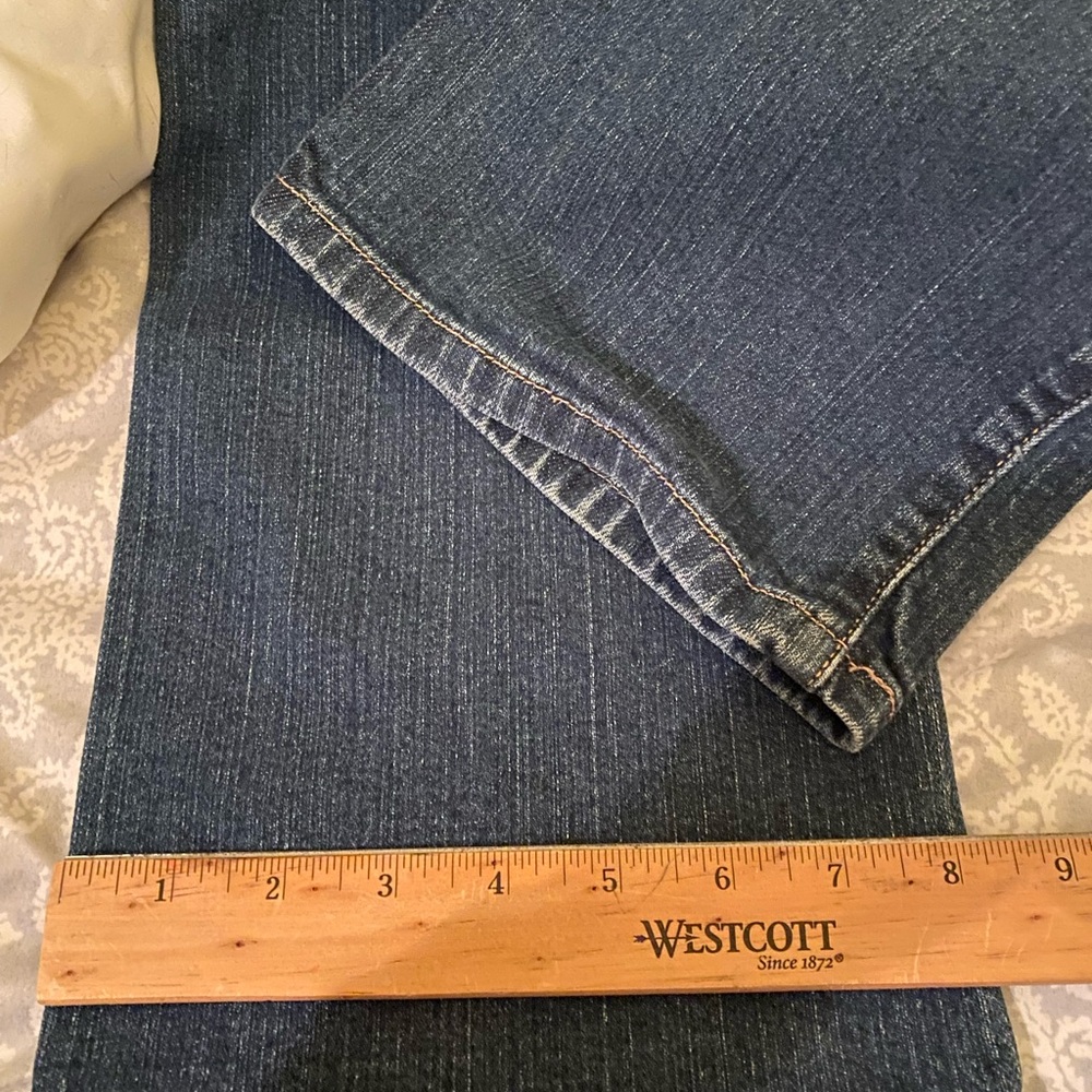 Vintage Levi’s Curvy Cut Jeans - Size 9 M - Medium Wash Bootcut Denim - 28”X30” - Picture 13 of 14
